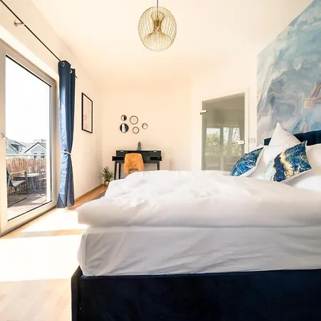 Penthouse-suite Near *